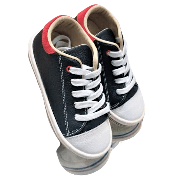 Χειροποίητο Βαπτιστικό παπούτσι τύπου all star σε μπλε δέρμα.  Με δερμάτινο ανατομικό πάτο για ξεκούραστο περπάτημα, κατάλληλος για τα πρώτα βήματα του παιδιού. Ελληνικής ραφής