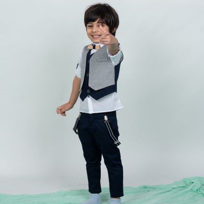 Βαπτιστικό κοστούμι σε navy blue με ψάθινο καπέλο, γιλέκο, τιράντες και παπιγιόν