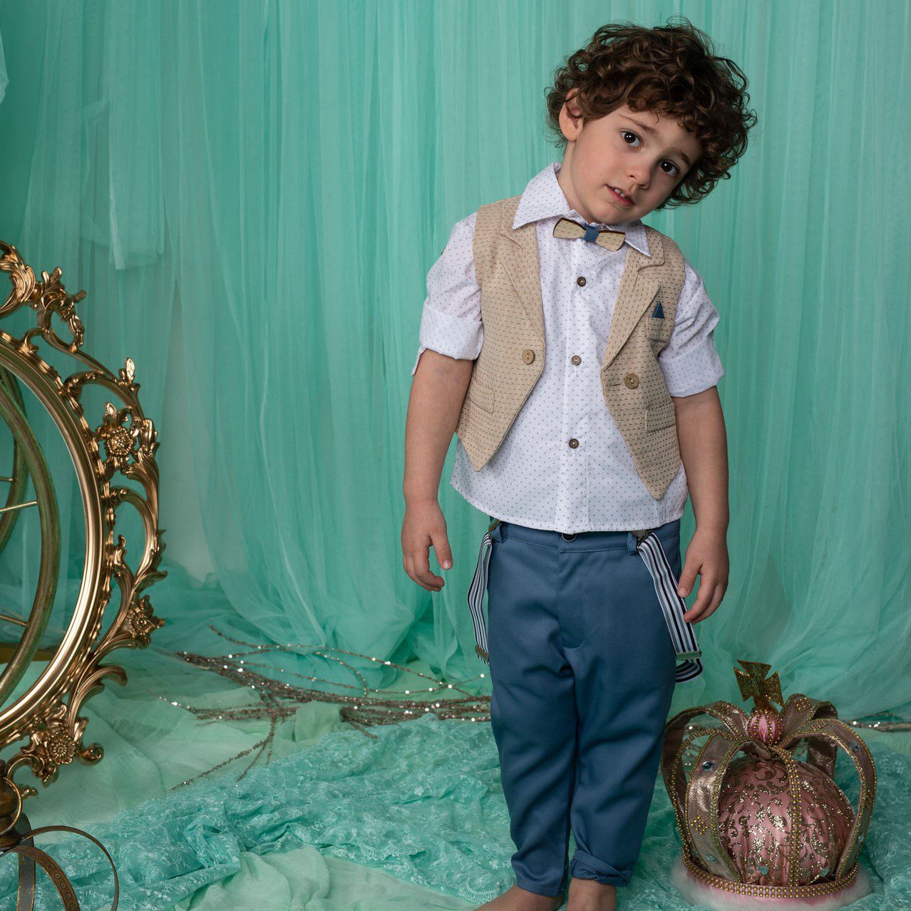 Βαπτιστικό κοστούμι σε μπλε ραφ με μπεζ , με γιλέκο, τιράντες και παπιγιόν
