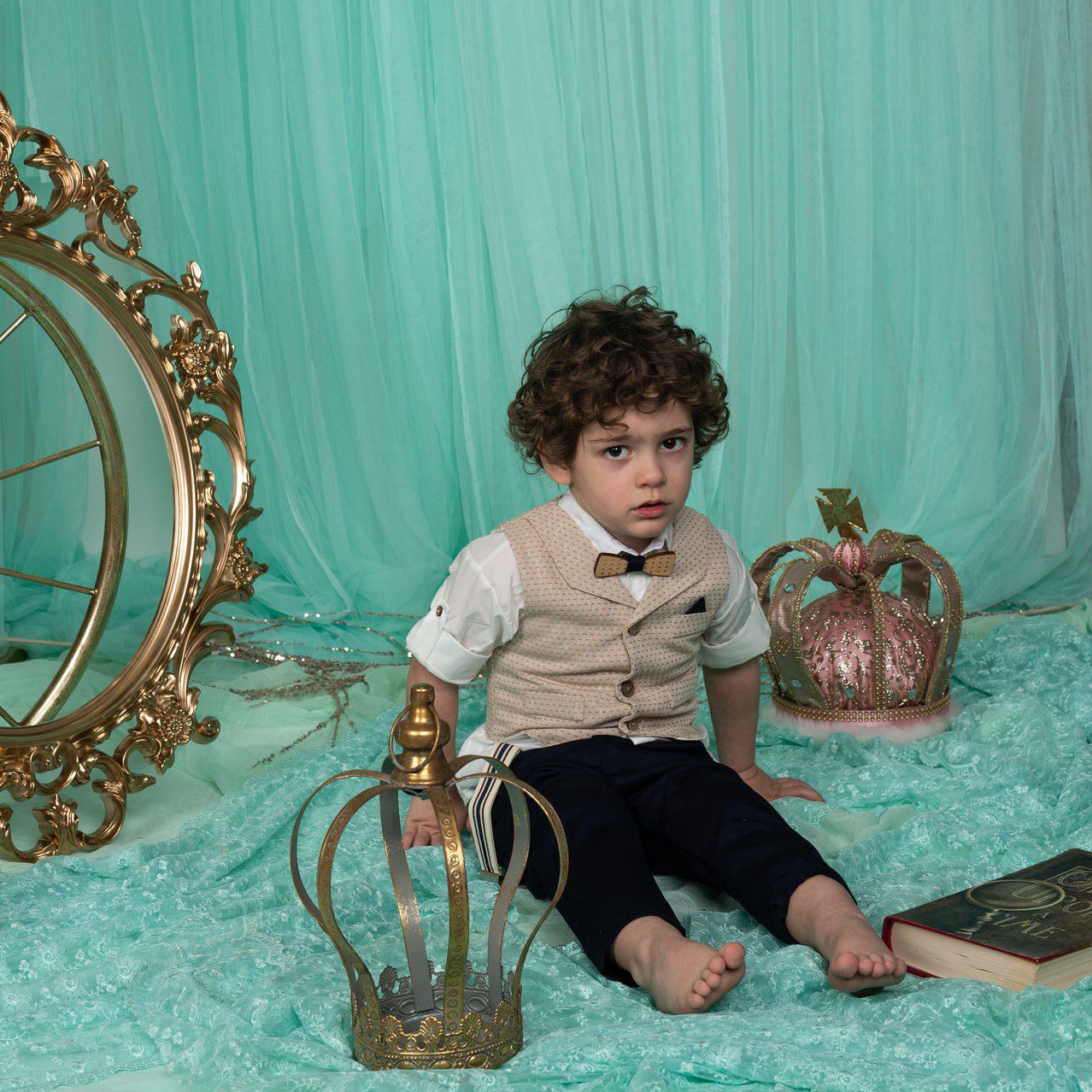 Βαπτιστικό κοστούμι σε navy blue με μπεζ , με γιλέκο, τιράντες και παπιγιόν