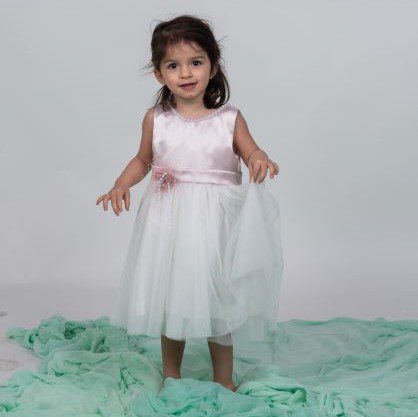 Ρομαντικό βαπτιστικό φόρεμα σε λευκό τούλι με ροζ σατέν μπούστο