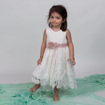 Boho βαπτιστικό φόρεμα με υπέροχη δαντέλα σε λευκό.