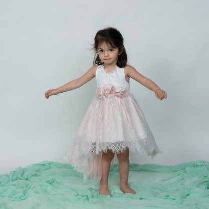 Vintage βαπτιστικό φόρεμα με ουρά σε λευκό με απαλό ροζ εσωτερικά