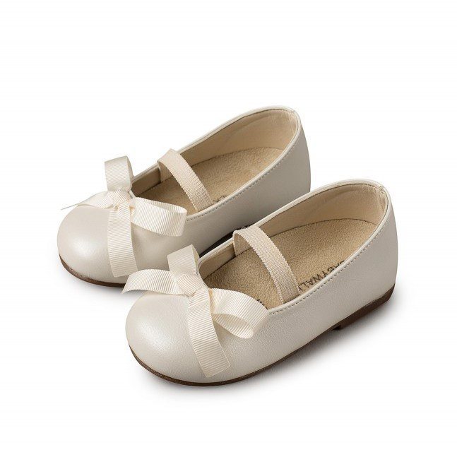 Χειροποίητα βαπτιστικά παπουτσάκια μπαλαρίνες σε εκρού δέρμα με φιογκάκι. Ανατομικός δερμάτινος πάτος κατάλληλος για τα πρώτα βήματα του παιδιού. Ελληνικής ραφής