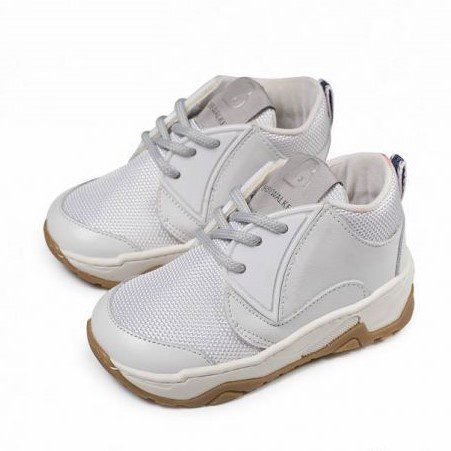 Χειροποίητα βαπτιστικά παπουτσάκια λευκό μποτάκι δετό από δέρμα και ύφασμα που αναπνέει. Ανατομικός πάτος κατάλληλος για τα πρώτα βήματα του παιδιού. Ελληνικής ραφής