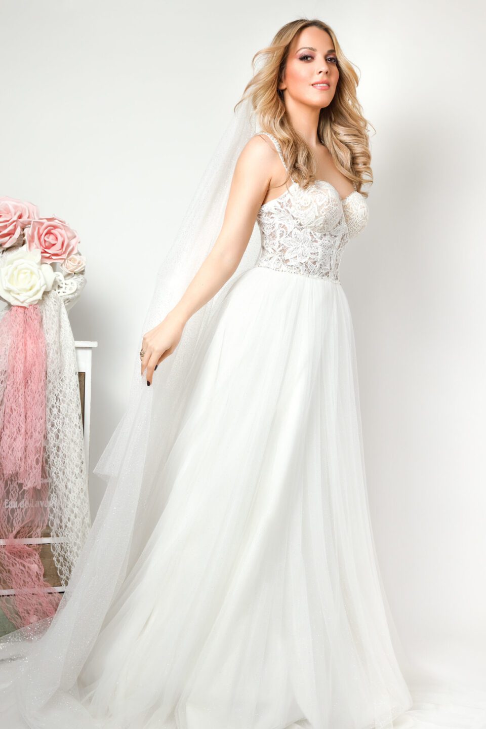 Εντυπωσιακό Νυφικό με μπούστο κορσάζ όλο δαντέλα