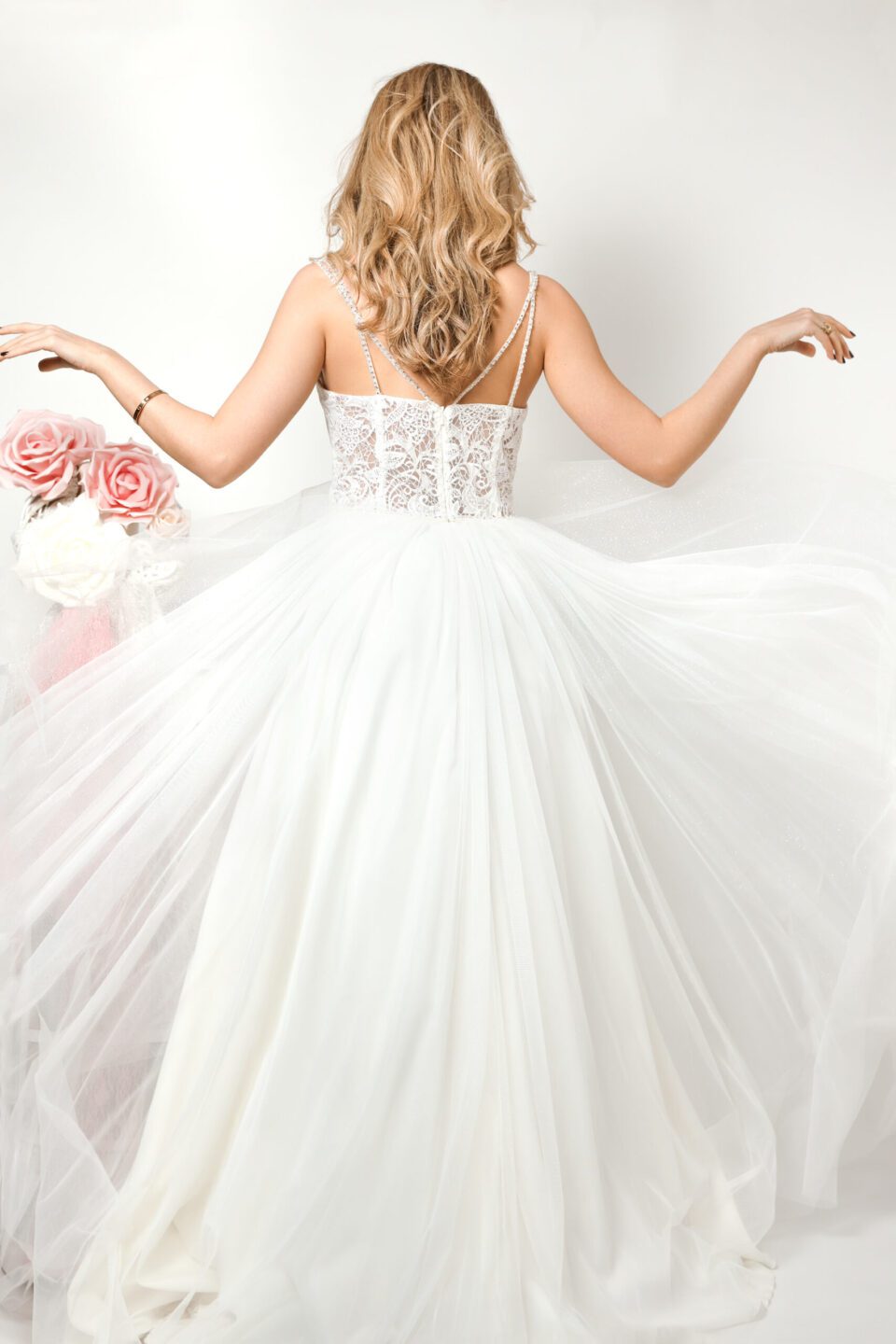 Εντυπωσιακό Νυφικό με μπούστο κορσάζ όλο δαντέλα