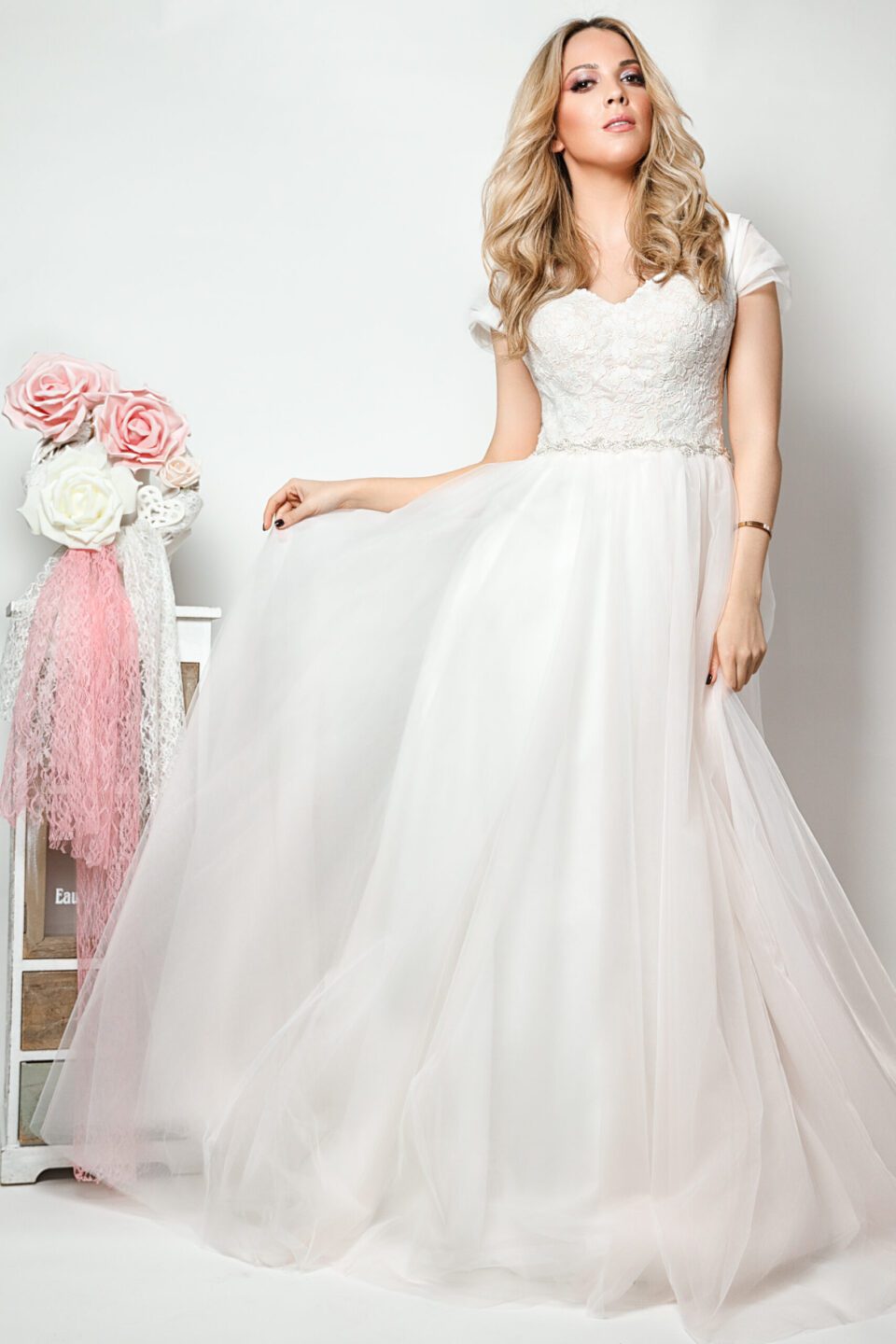 Νυφικό με μπούστο δαντέλα και γαλλικό μανίκι