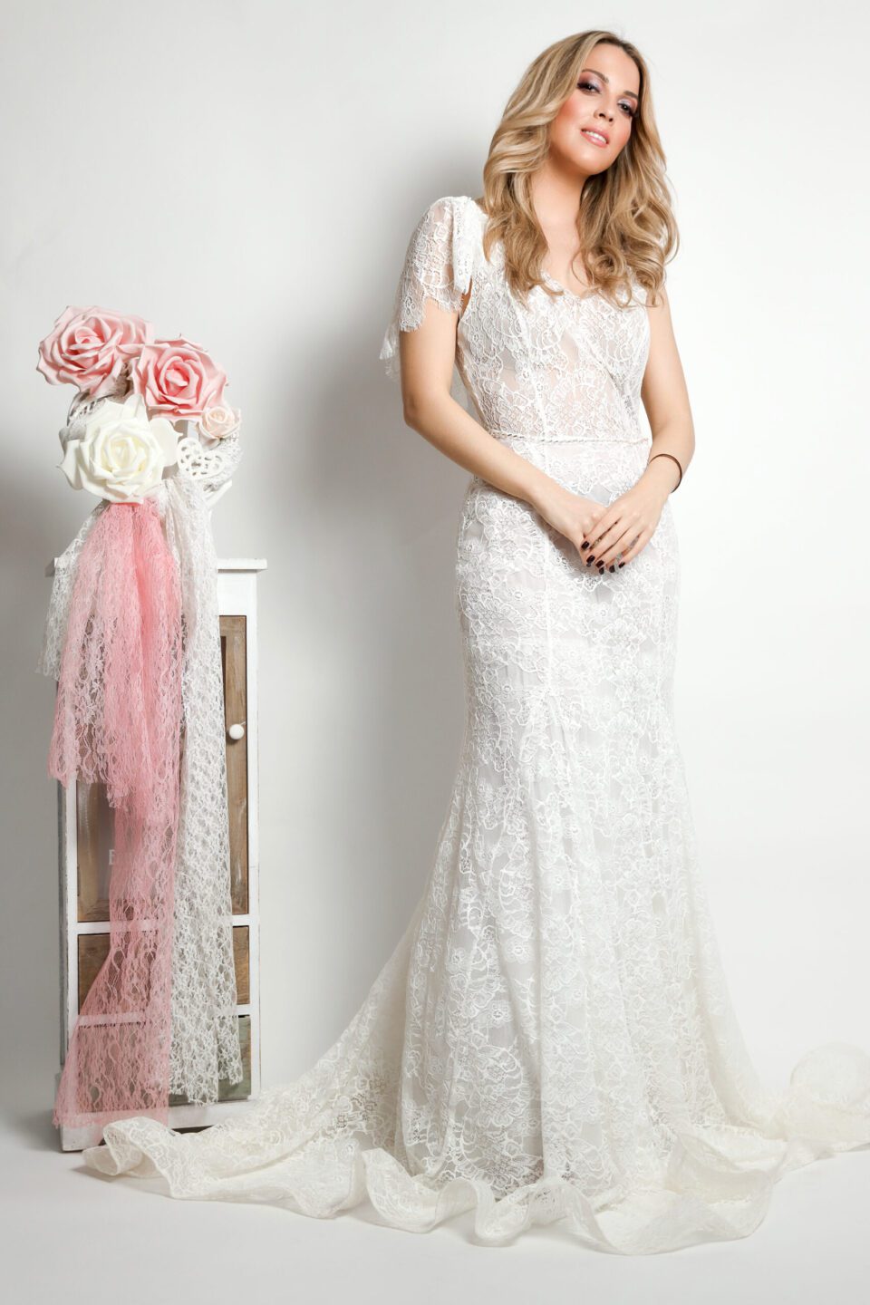 Γοργονέ Νυφικό όλο δαντέλα με ουρά