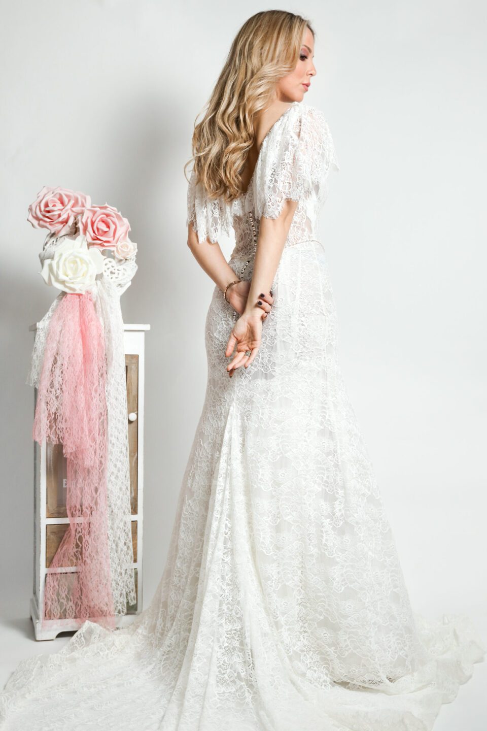 Γοργονέ Νυφικό όλο δαντέλα με ουρά