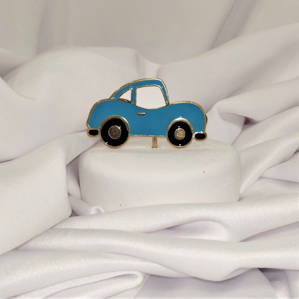 Μπομπονιέρα με λευκό βότσαλο και επίχρυσο αυτοκίνητο