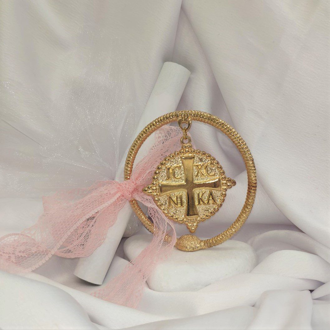 IMG-f710ac6993d43f991d1620ce9a72774e-V Μπομπονιέρα βάπτισης με προσκλητήριο μικρό χάρτινο ρολάκι, σε λευκό βότσαλο με επίχρυσο διακοσμητικό Κωνσταντινάτο