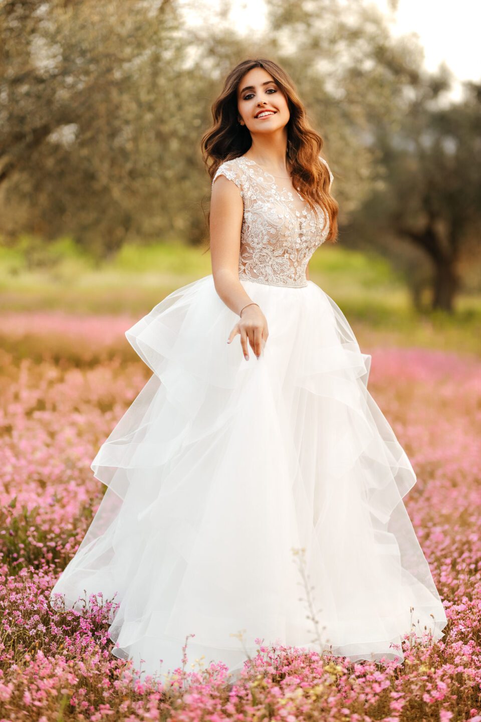 Εντυπωσιακό Νυφικό με μπούστο δαντέλα και ανοιχτή πλάτη