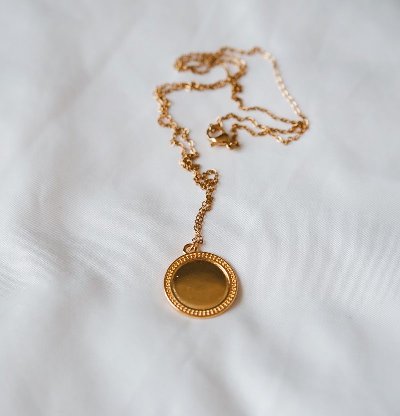 Κολιέ με στρογγυλό μενταγιόν