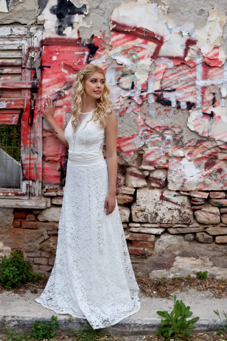 Νυφικό όλο δαντέλα σε Άλφα γραμμή