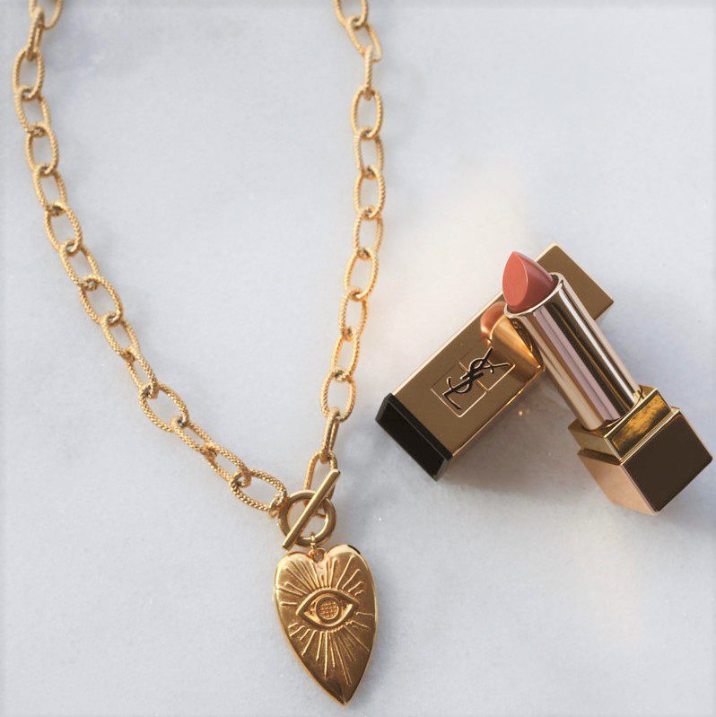 Κοντό κολιέ με μενταγιόν καρδιά με μάτι