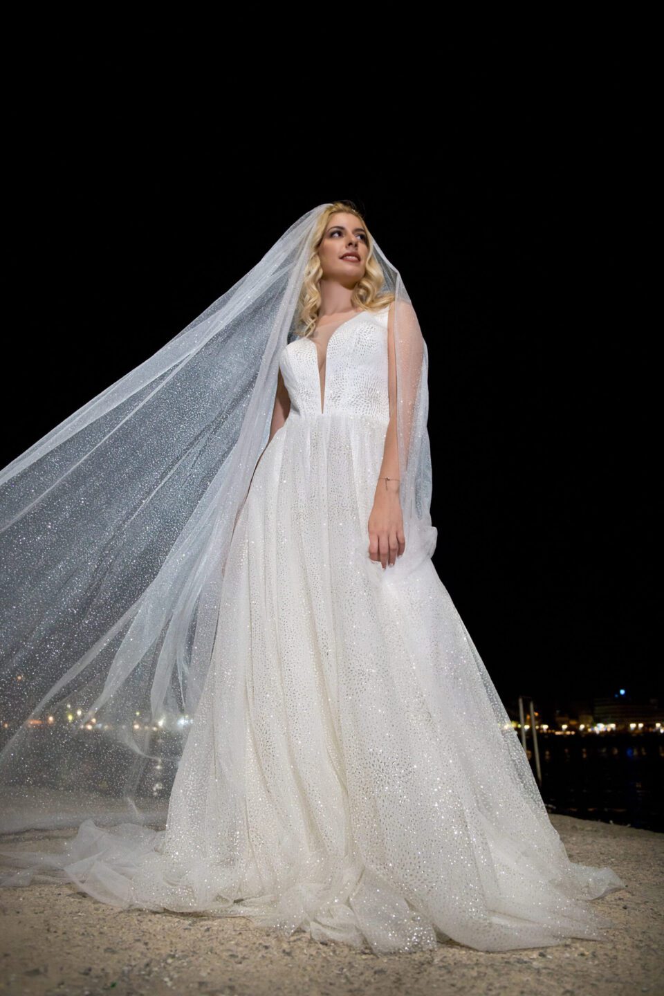 Εντυπωσιακό Νυφικό με γκλίτερ τούλι