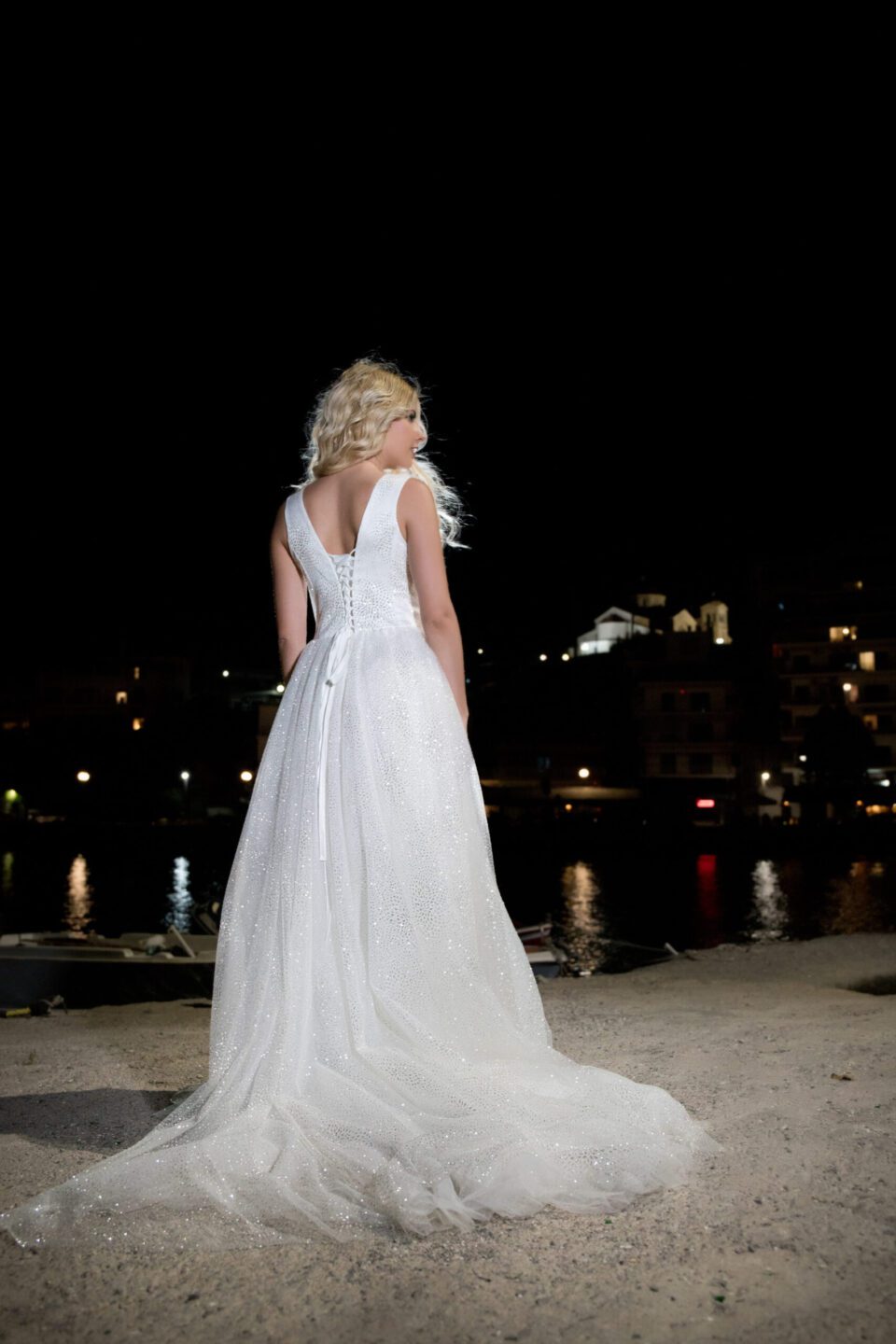 Εντυπωσιακό Νυφικό με γκλίτερ τούλι