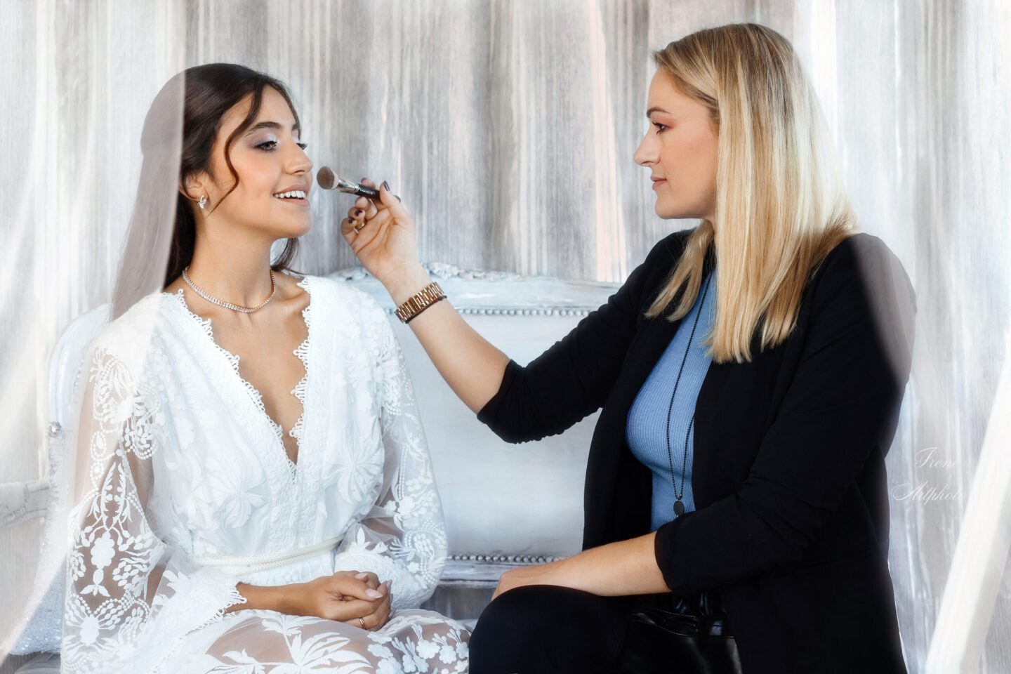 ΝΥΦΙΚΟ ΜΑΚΙΓΙΑΖ