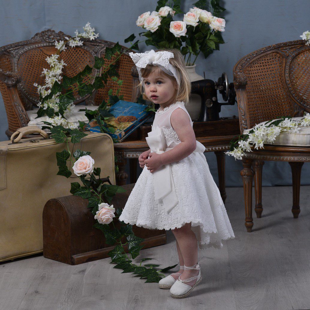 Vintage βαπτιστικό φόρεμα σε λευκό με ουρά