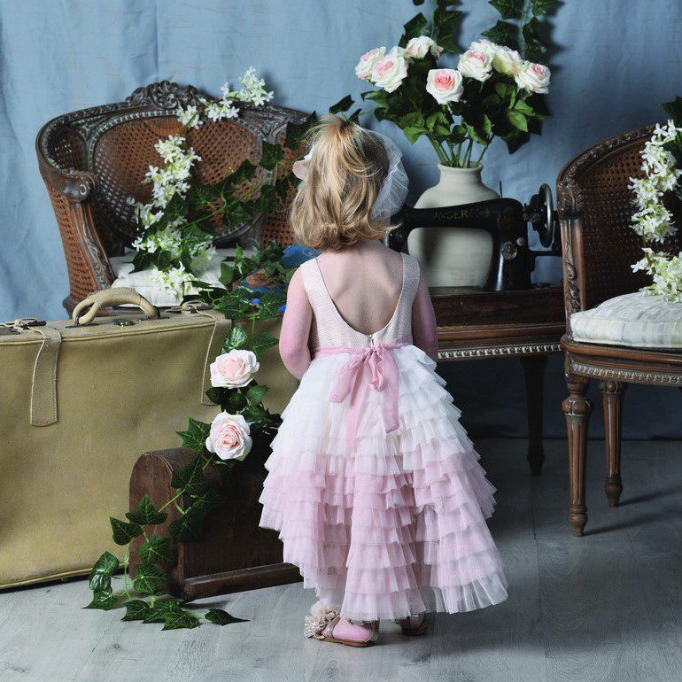 Εντυπωσιακό βαπτιστικό φόρεμα degrade με ουρά