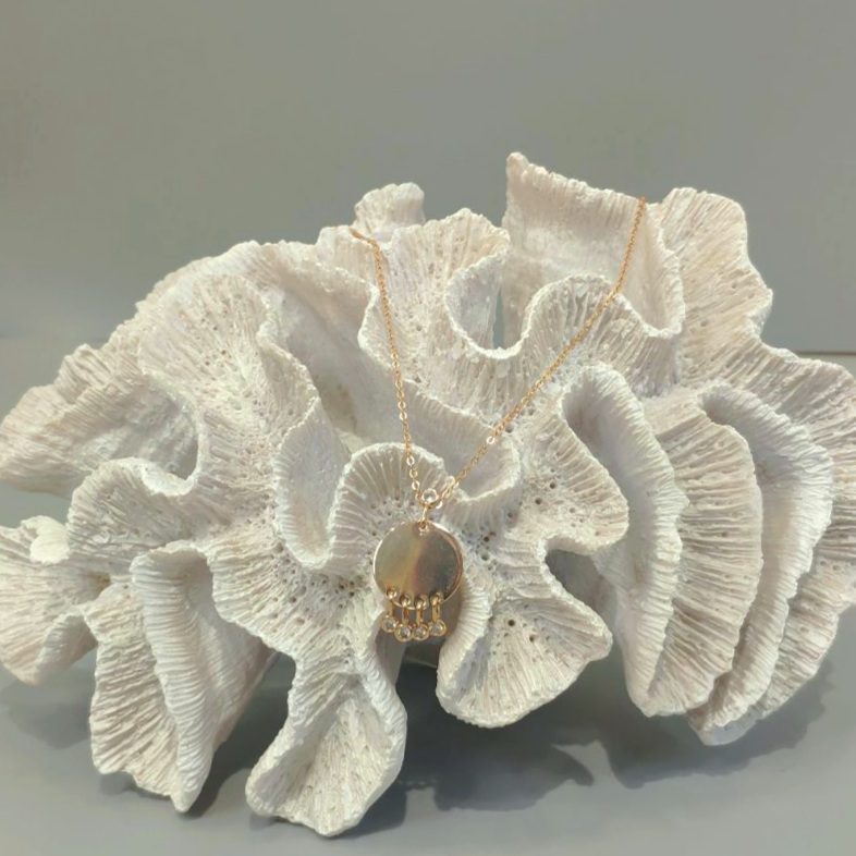 Επίχρυσο κολιέ με μενταγιόν