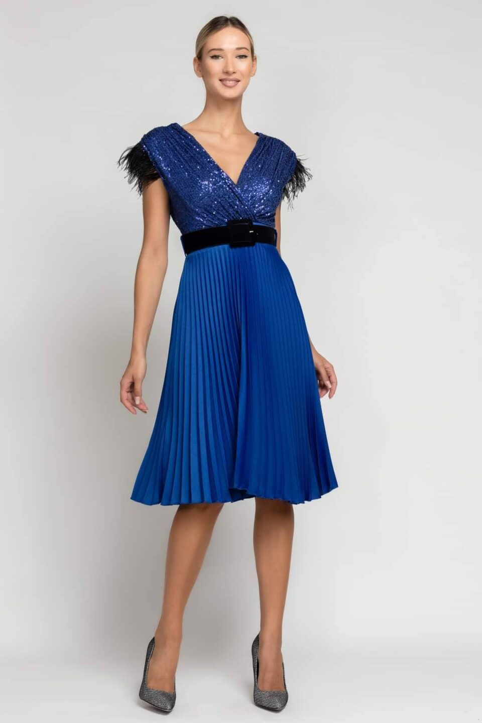 Midi φόρεμα με με φούστα πλισέ και μπούστο παγιέτα σε μπλε