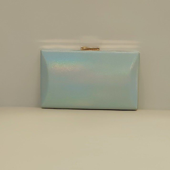 Ορθογώνιο τσαντάκι clutch σε ιριδίζον γαλάζιο με εφέ δέρματος