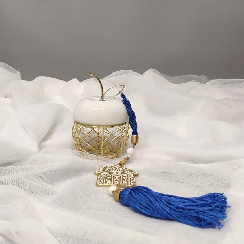 Γούρι 2023 μήλο με επίχρυσο γούρι σπιτάκι