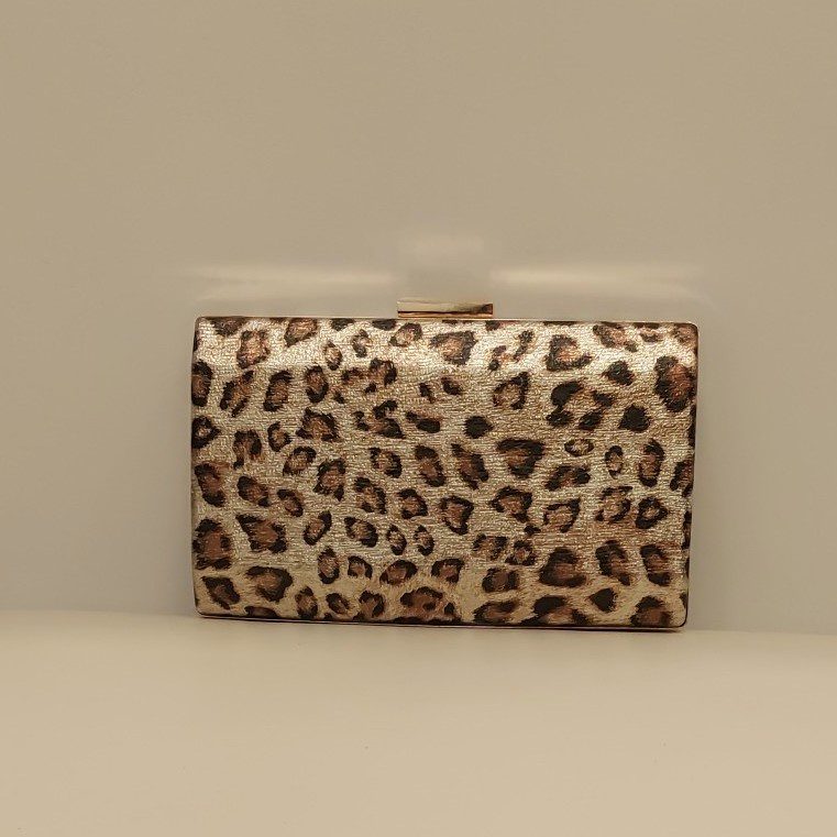 Clutch τσαντάκι σε animal print leopar
