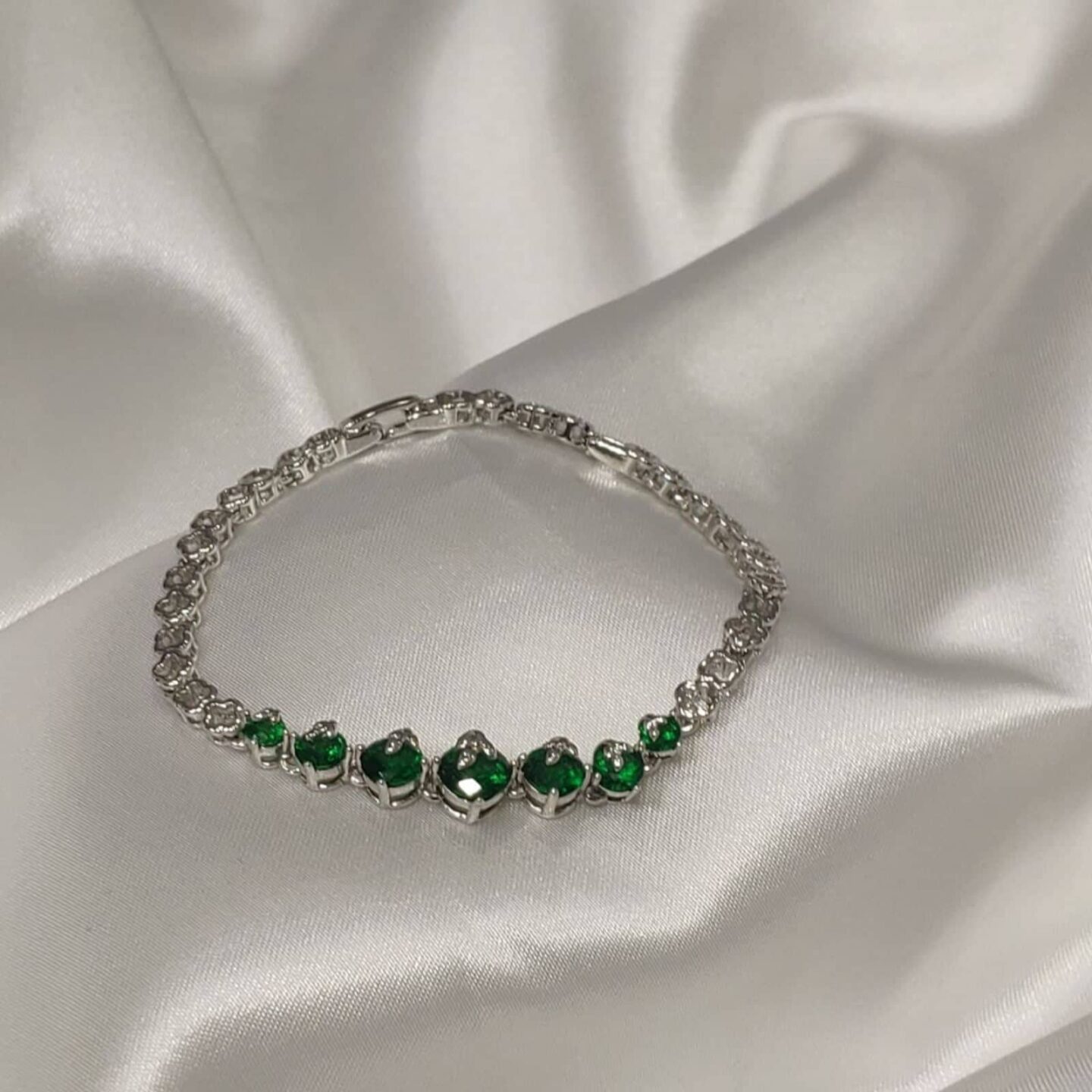 Βραχιόλι σε ασήμι 925 με σμαραγδί ημιπολύτιμους λίθους