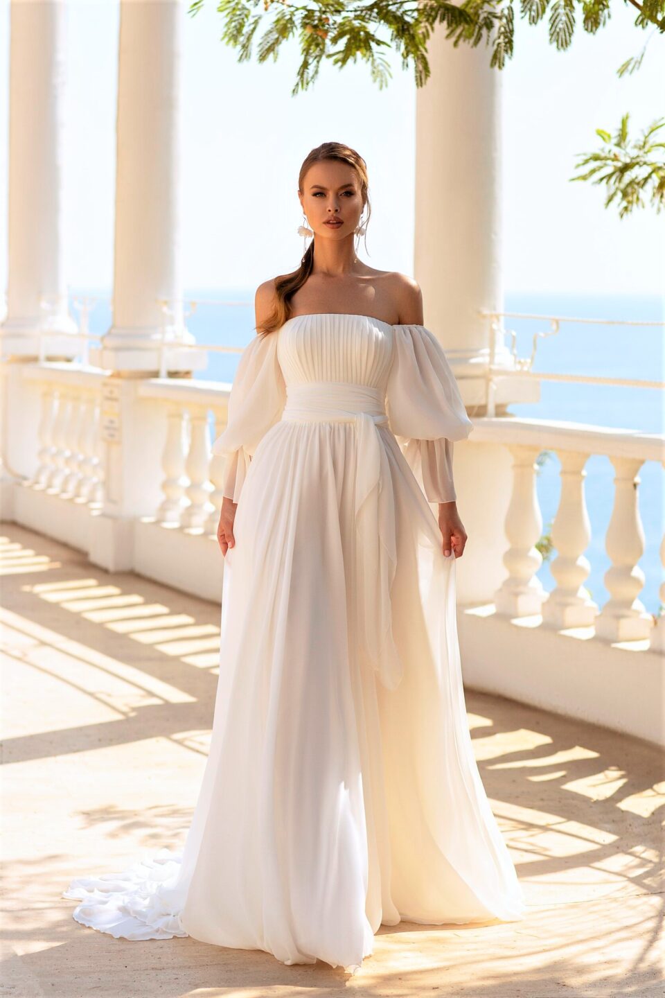 Boho μεταξωτό νυφικό με υπέροχα μανίκια