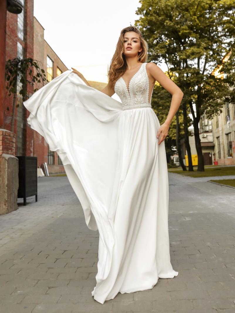 Μεταξωτό νυφικό φόρεμα με μπούστο δαντέλα