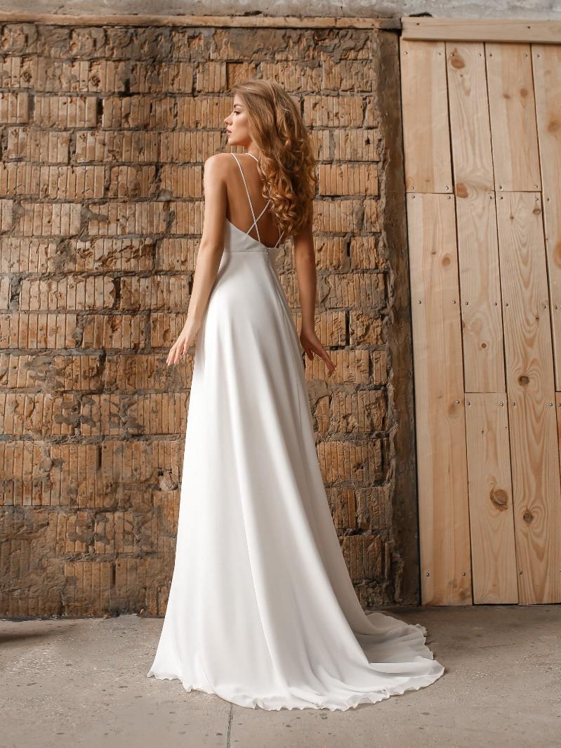 Σικάτο νυφικό φόρεμα σε άλφα γραμμή με χαμηλή πλάτη