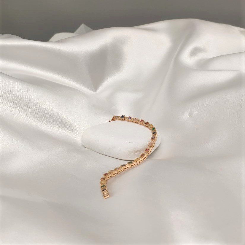 Βραχιόλι με ημιπολύτιμους λίθους επιχρυσωμένο με 24 καράτια