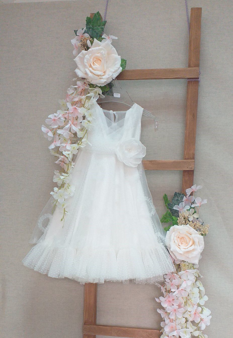 forema leuko me triantafillo