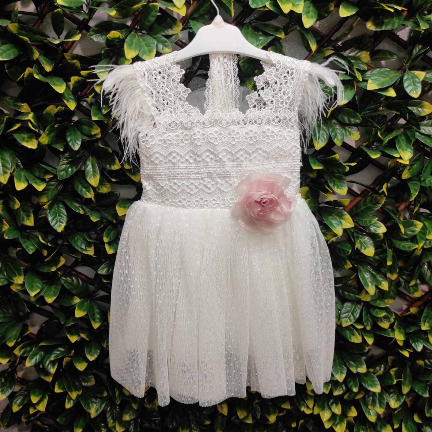 Ρομαντικό βαπτιστικό φόρεμα με δαντέλα