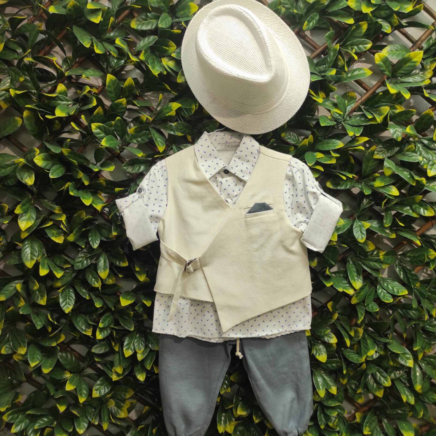 Βαπτιστικό κουστούμι σε γκρι και μπεζ αποχρώσεις