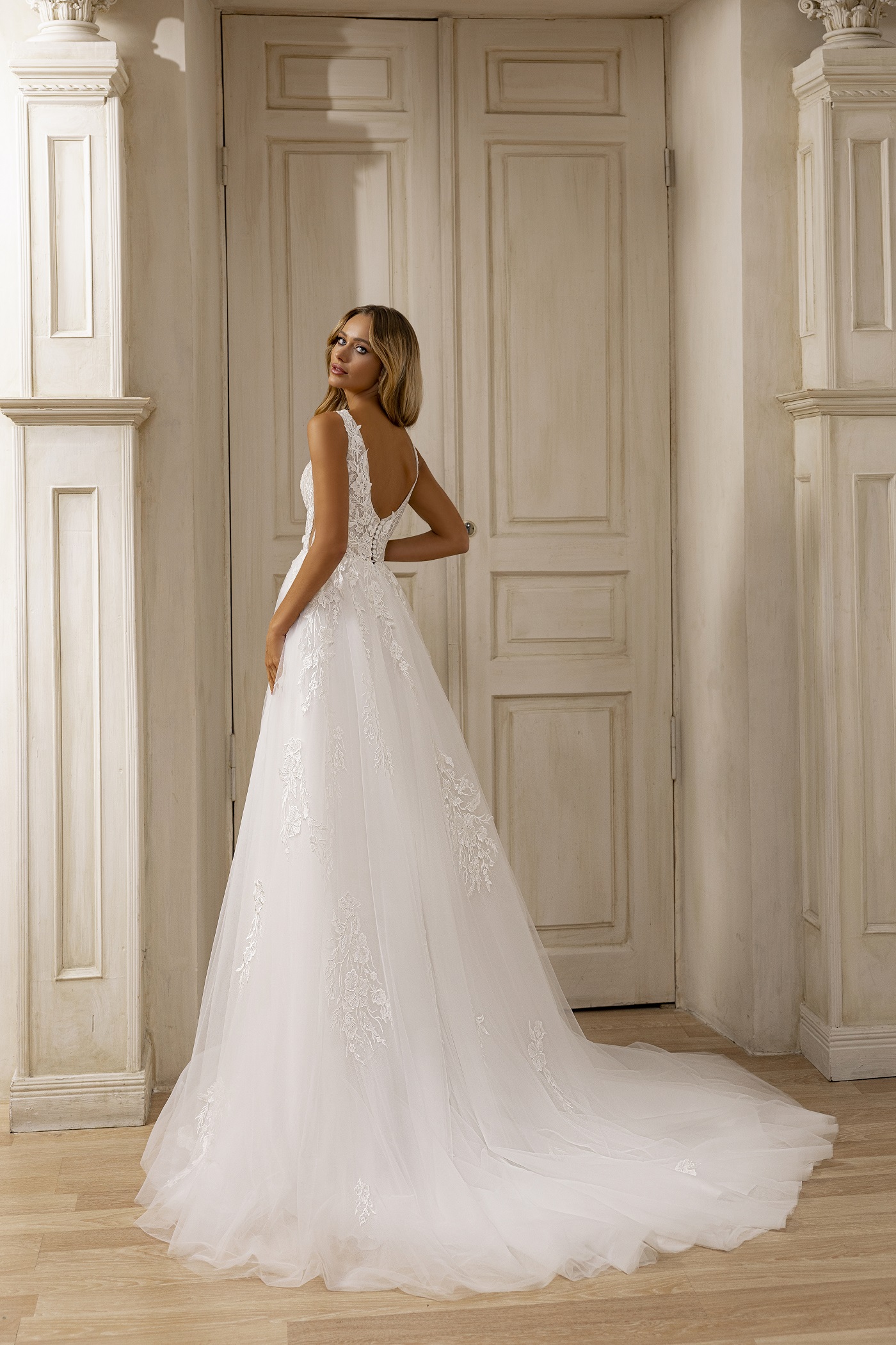 1202-3-Lady-Di-Bride-wedding-dress