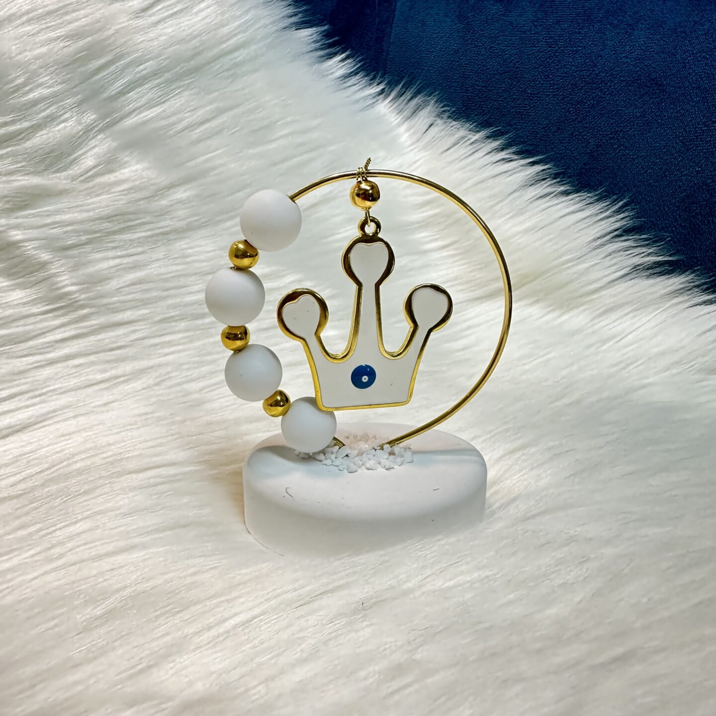 Μπομπονιέρα με κρεμαστή κορόνα και χάνδρες