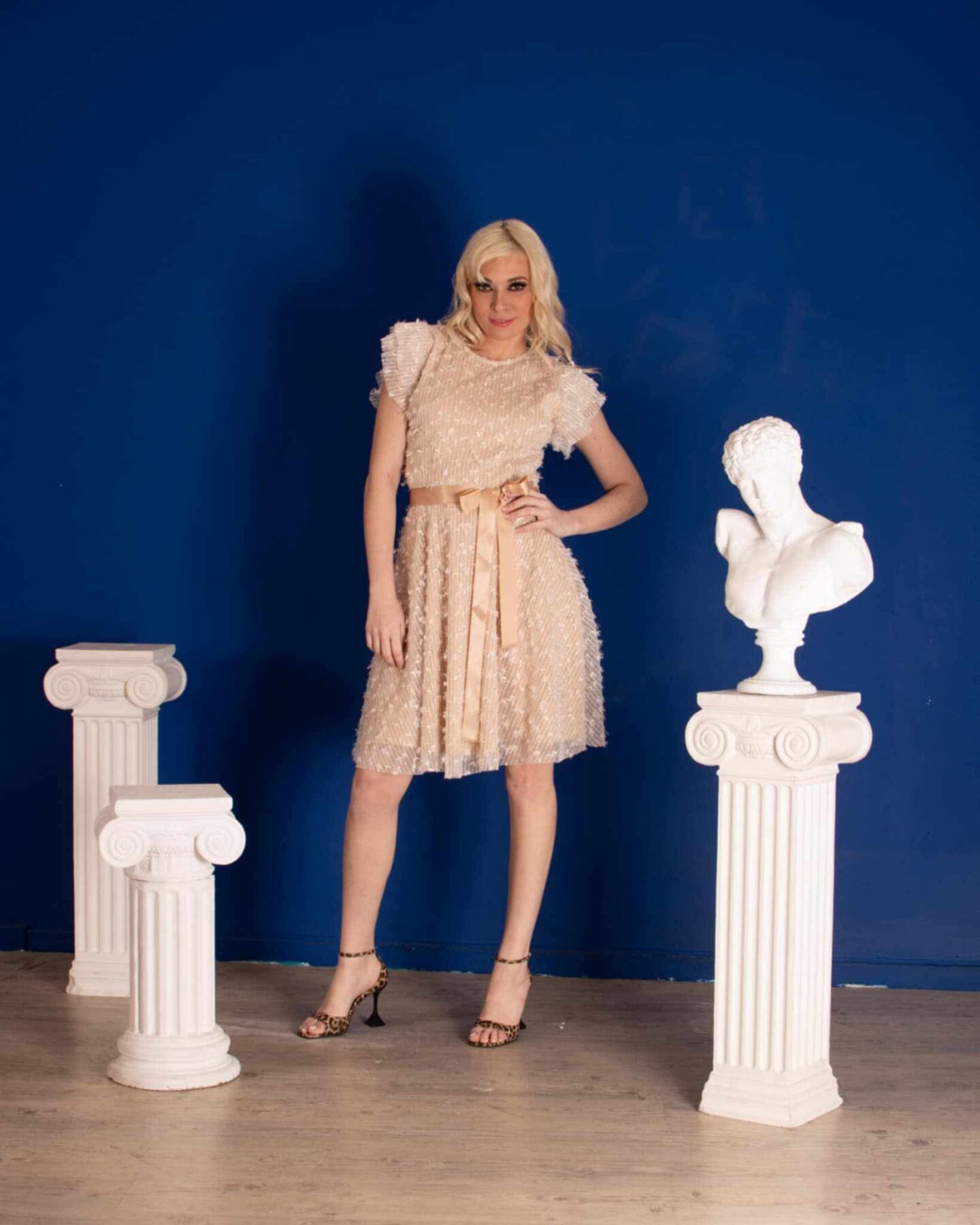 Midi φόρεμα από δαντέλα 3D με φτερά