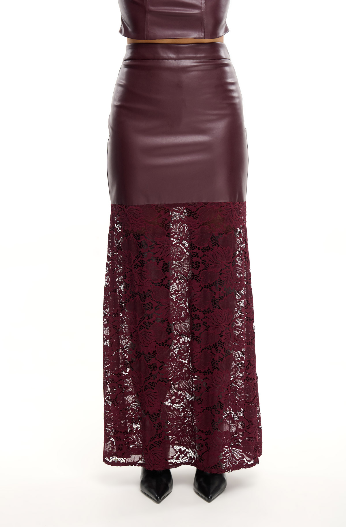 Μακρυά φούστα από δερματίνη και δαντέλα