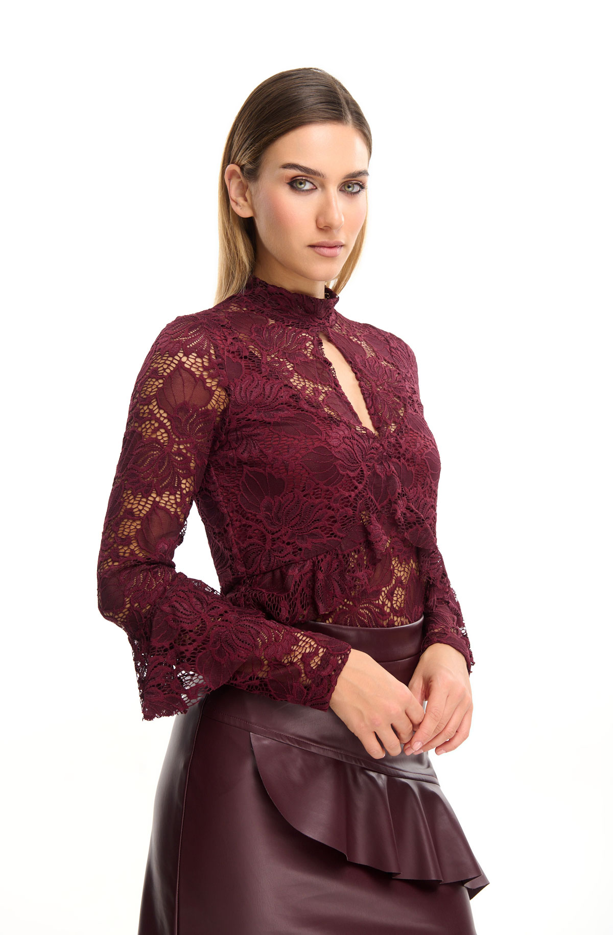 Γυναικεία μπλούζα με δαντέλα