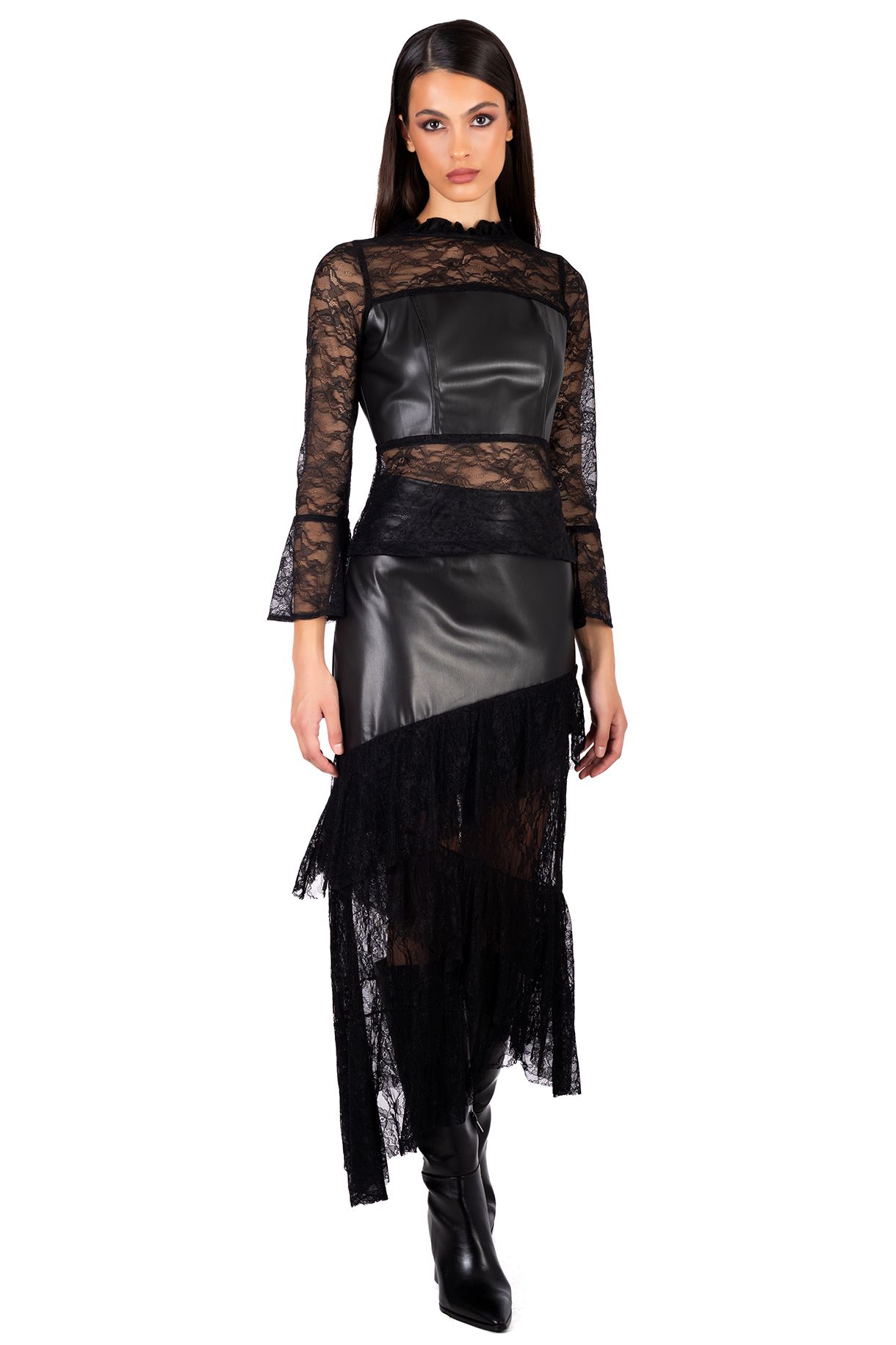 Μαύρο δερμάτινο σετ φούστα και μπλουζάκι