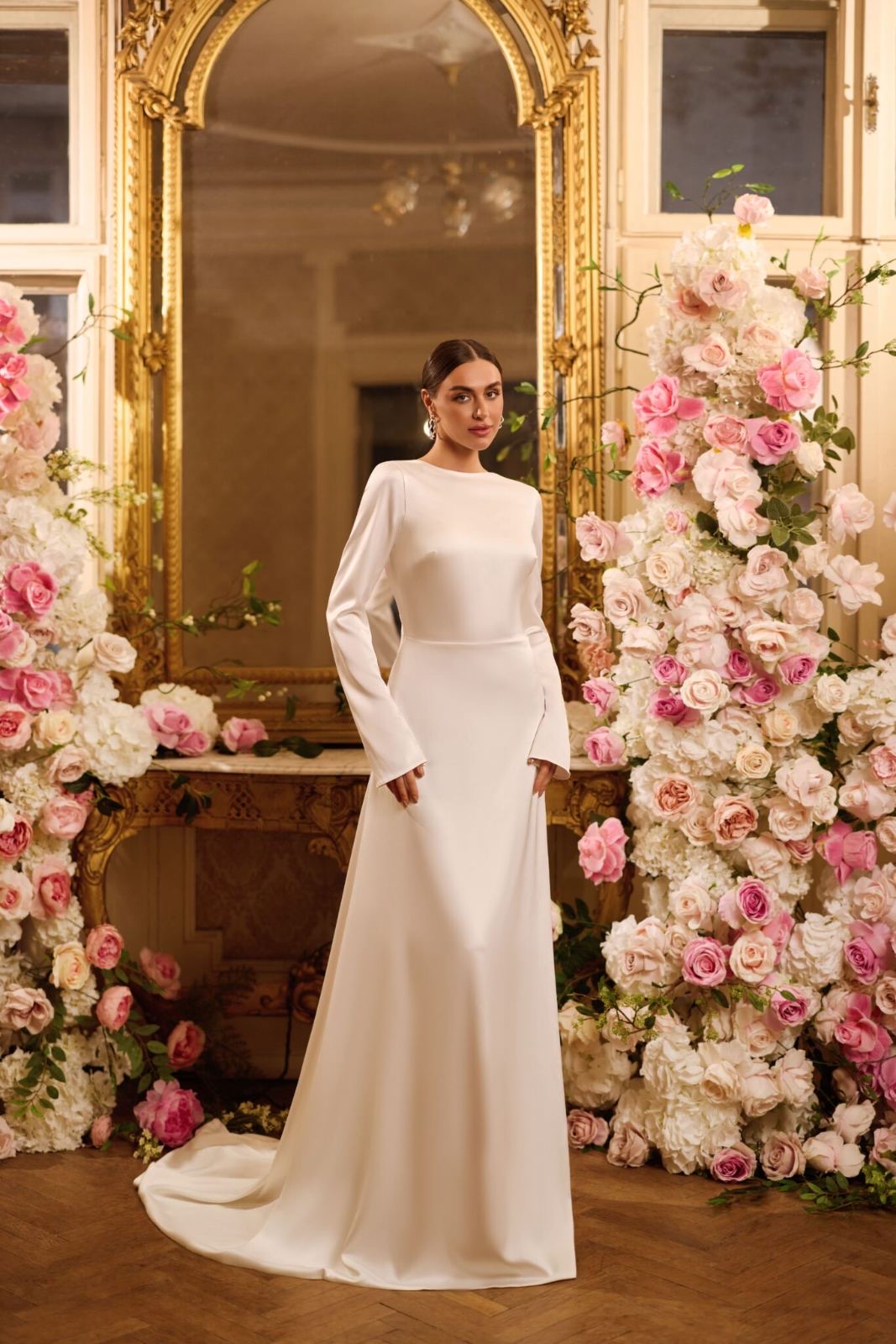 Νυφικό φόρεμα σατέν με μακριά μανίκια