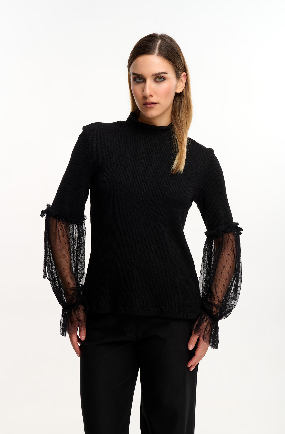 Μαύρη γυναικεία μπλούζα με μανίκια