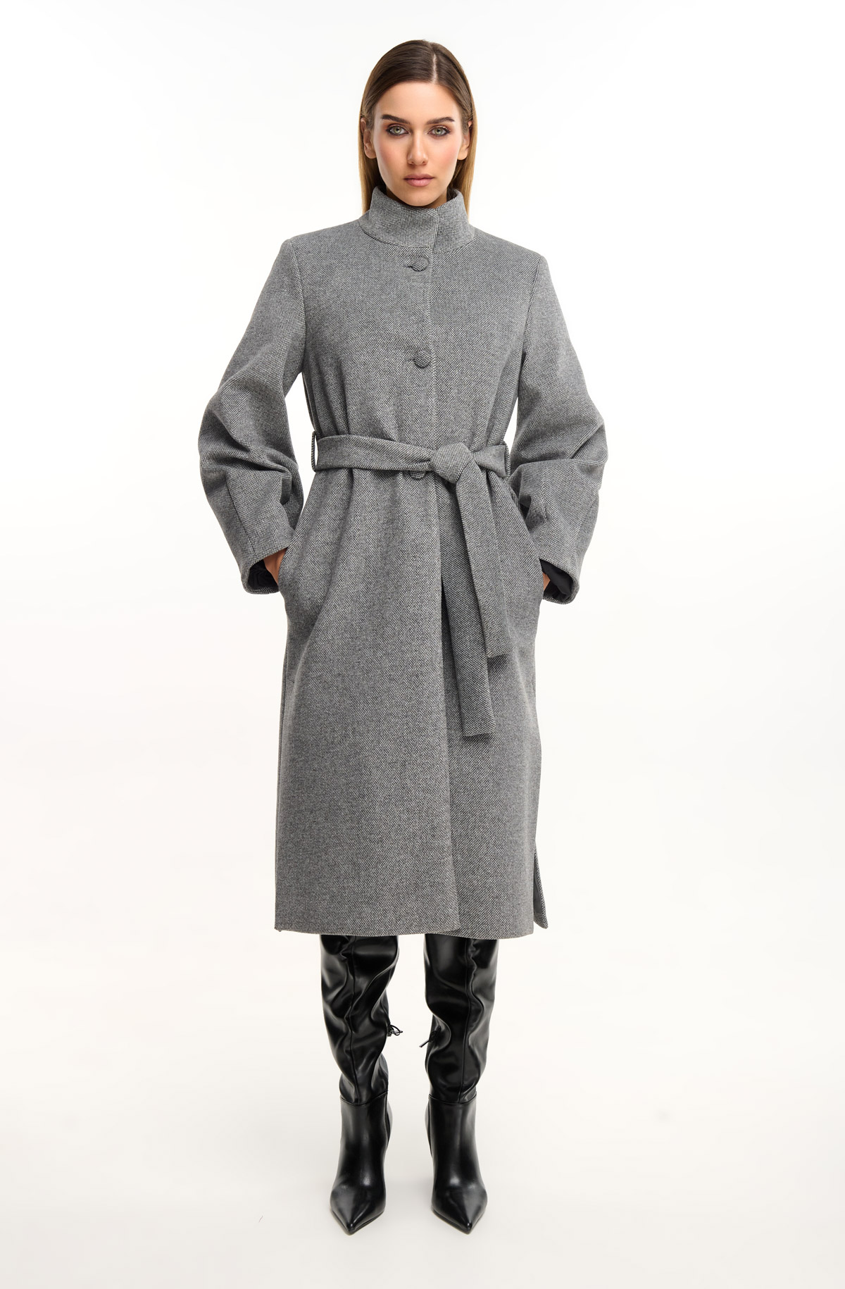 Μακρύ παλτό με όρθιο γιακά και ανοίγματα στο πλάι