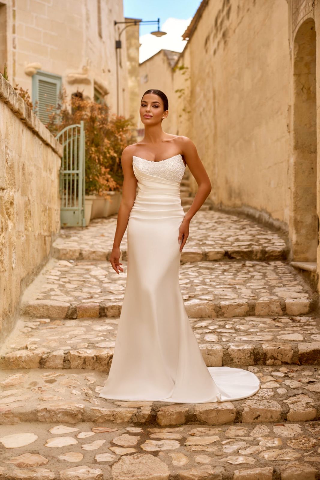 Νυφικό φόρεμα Στράπλες με Πέρλες