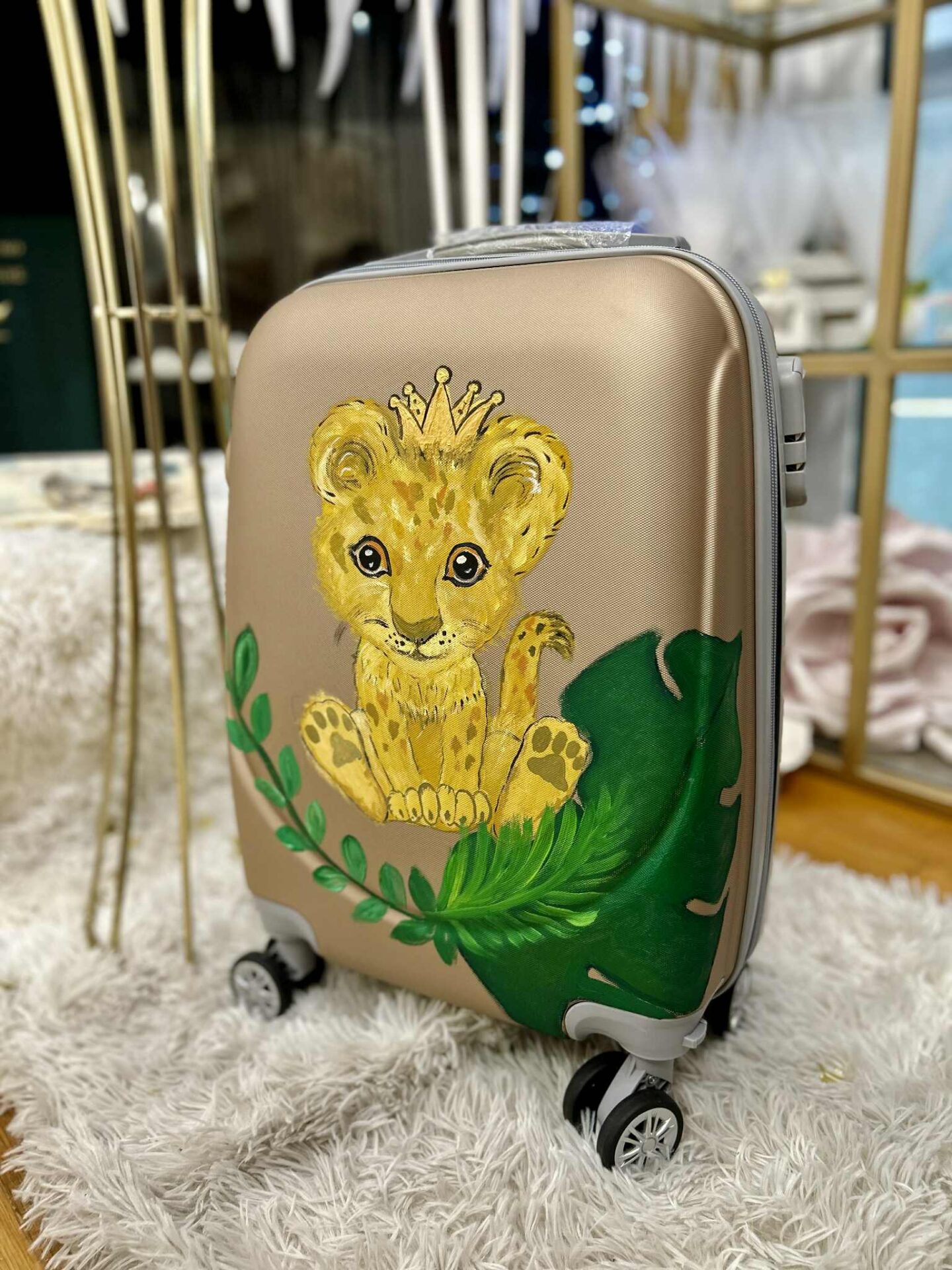 Βαλίτσα Τρόλεϊ Ζωγραφισμένη στο χέρι με θέμα Λιονταράκι