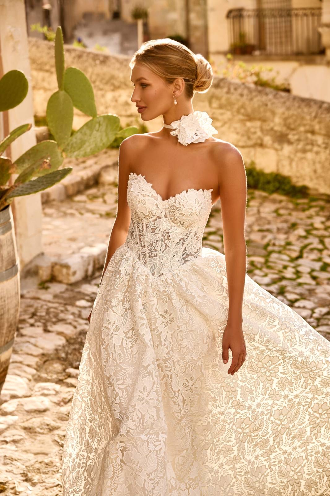 Νυφικό φόρεμα δαντέλα - strapless.